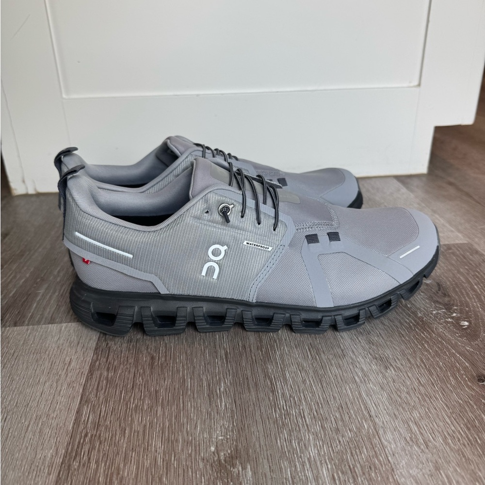 On Running Men's Athletic Shoes in Gray and Black
